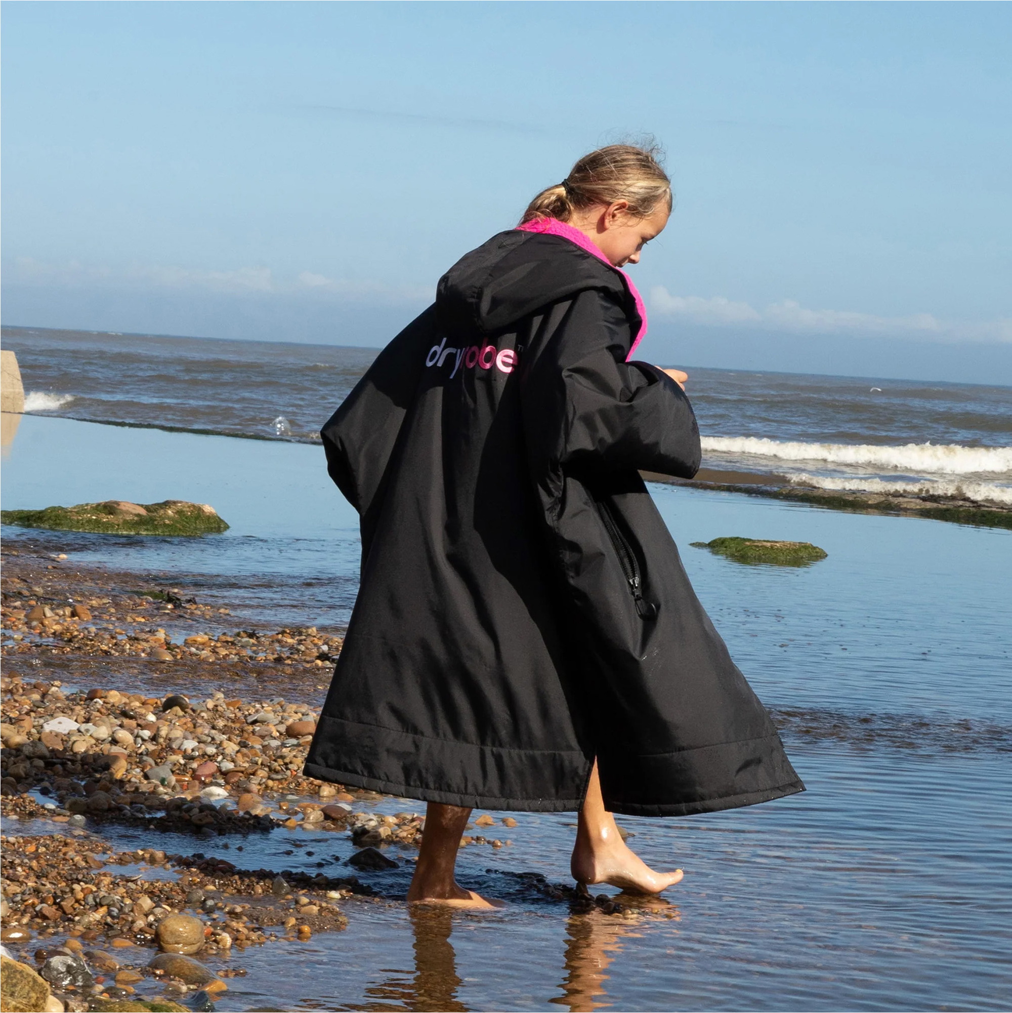 2026 Dryrobe Junior Advance Langarm-Umkleidemantel V3KSLSDA  Black / Rosa